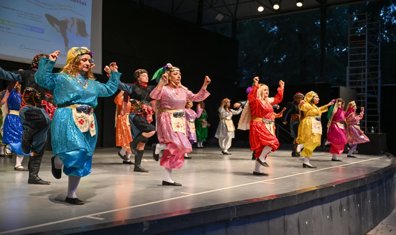 Bornova’da ”dansın renkleri” büyüledi