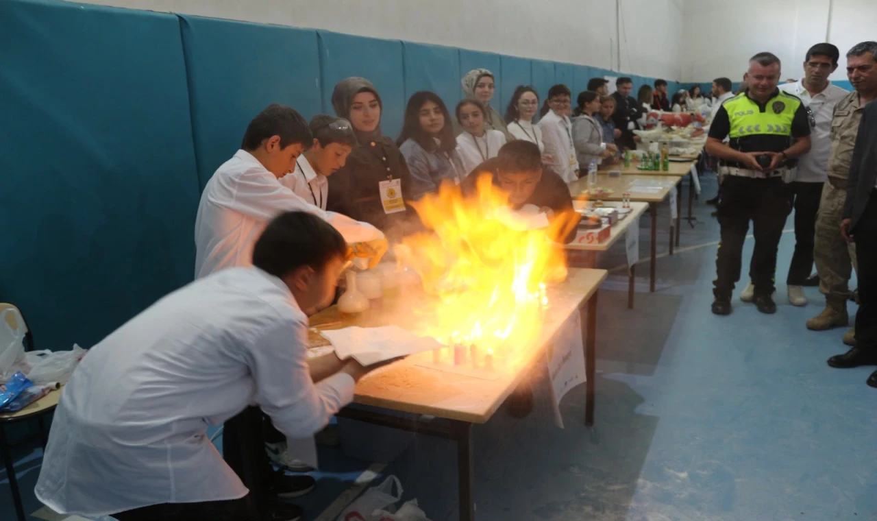 Erzurum Narman’da öğrenciler eğitsel şenlikte hünerlerini sergiledi