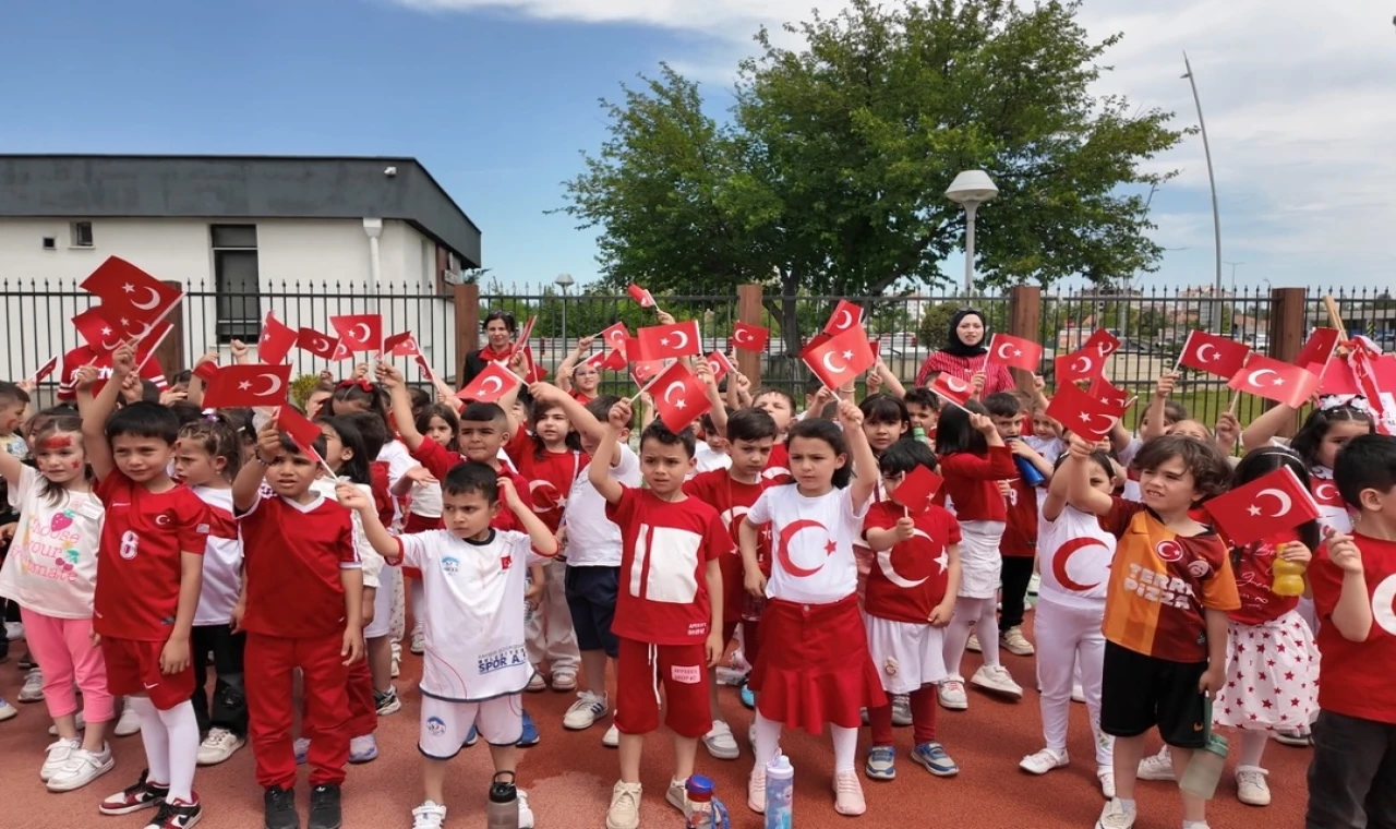 Kayseri Büyükşehir Çocuk Kütüphanesi miniklerinden Milli Takım’a destek
