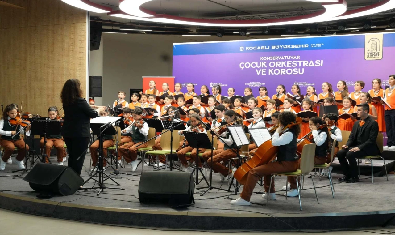 Kocaeli’de geleceğin sanatçıları ayakta alkışlandı