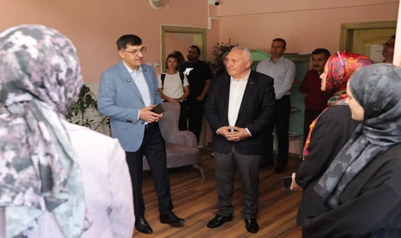 Kütahya’da Başkan Kahveci’den Özel Eğitim Merkezine ziyaret