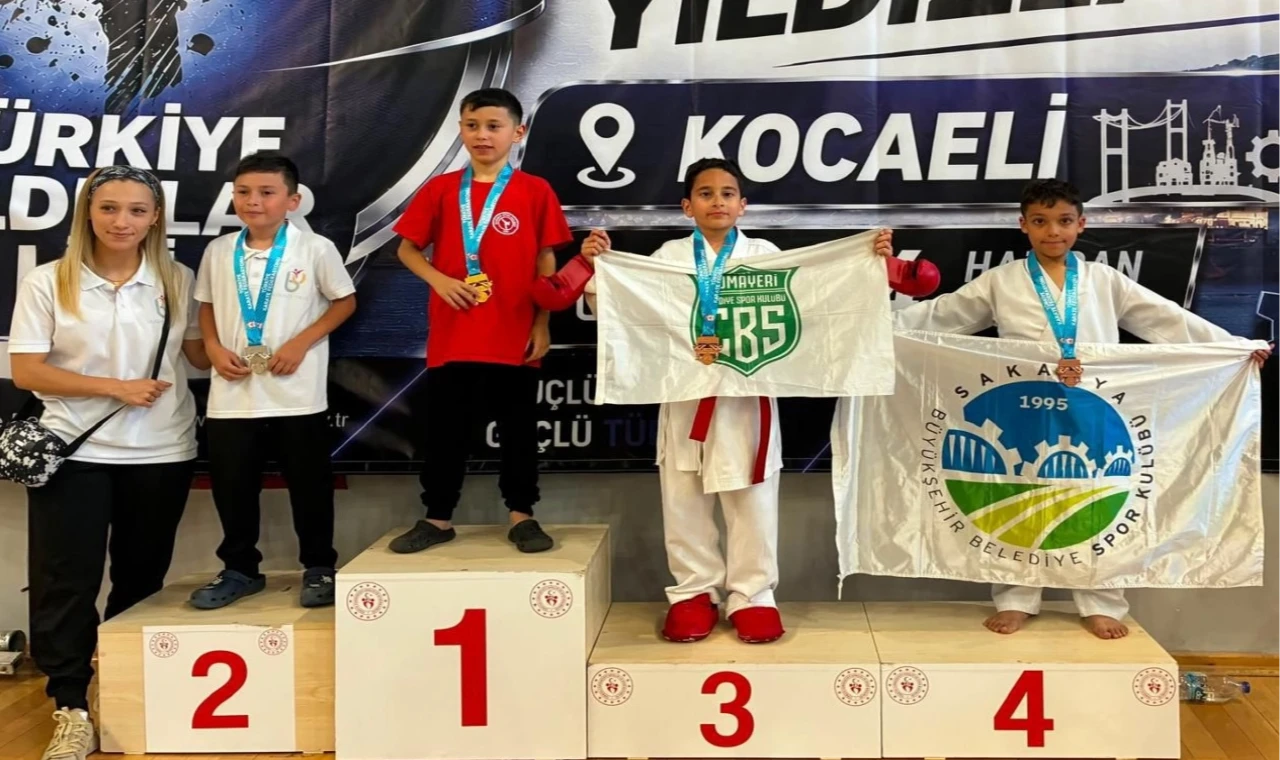 Sakarya’nın minik yıldızları Kocaeli’den 19 madalya ile döndü