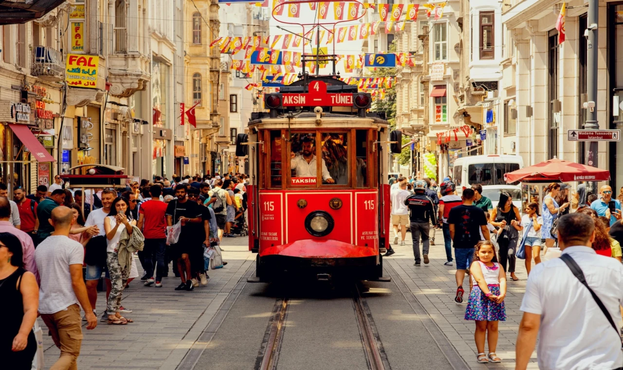 2025’te 2,4 milyon kişi iller arasında göç etti... İstanbul en fazla göç alan ve veren il oldu