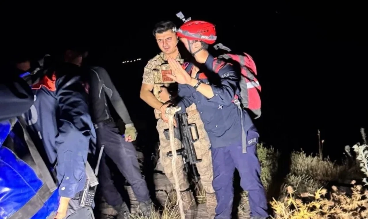 AFAD Şırnak’ta dağlık alanda mahsur kalan kişileri kurtardı