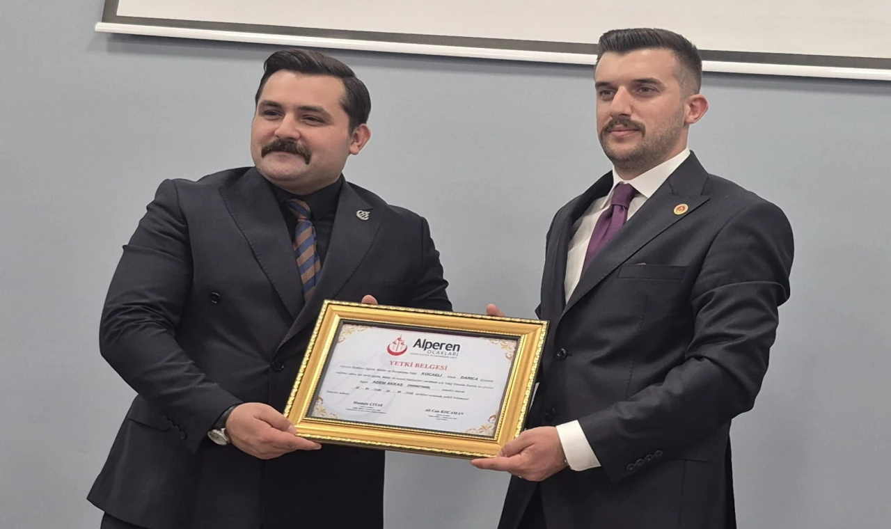 Alperen Ocakları Darıca’da yeni dönem... Adem Akkaş mazbatasını aldı