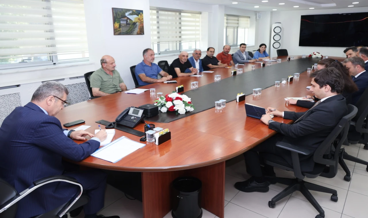 Artvin’de Vali Ergün muhtarları dinledi