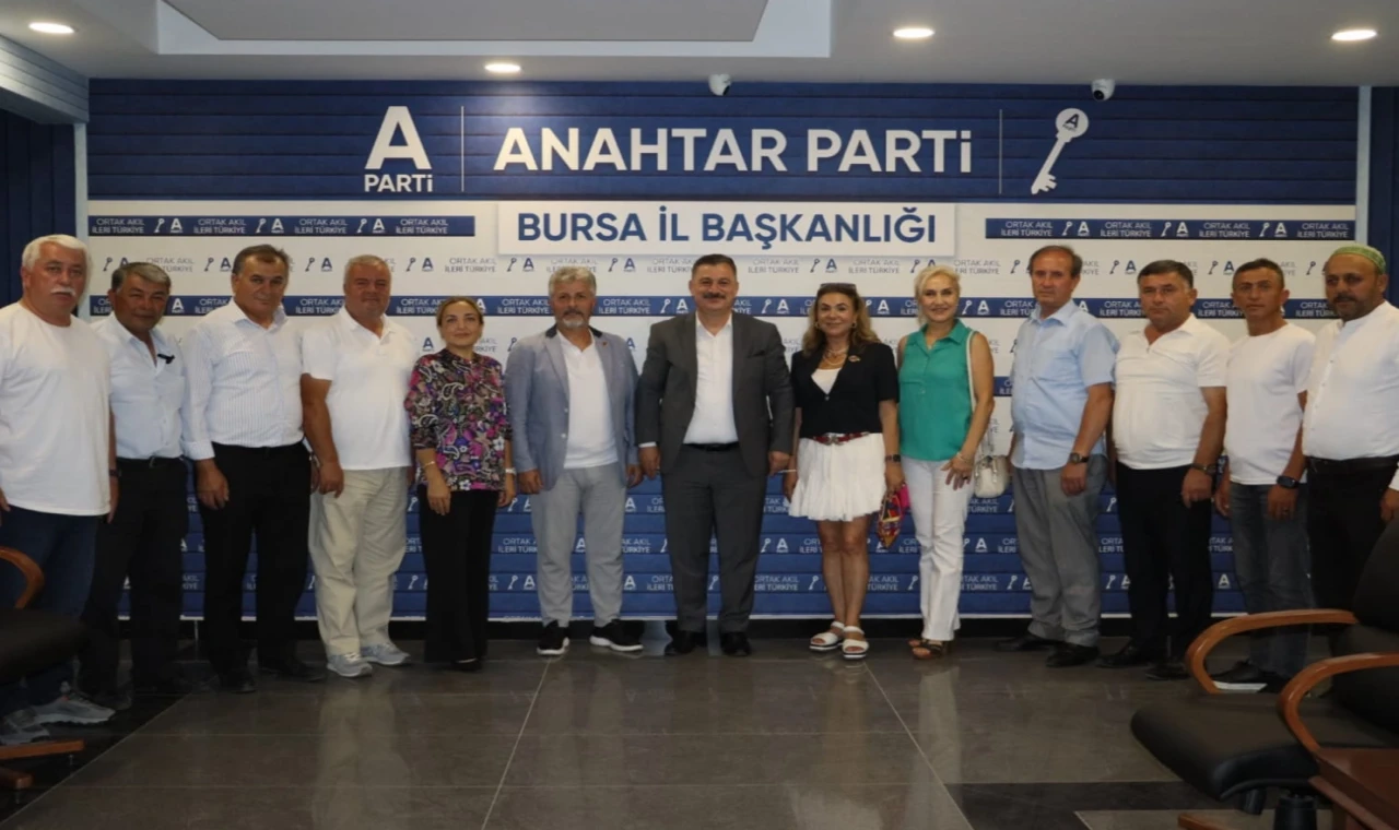 Bursa Muhtarlar Derneği’nden Anahtar Parti Bursa’ya ziyaret