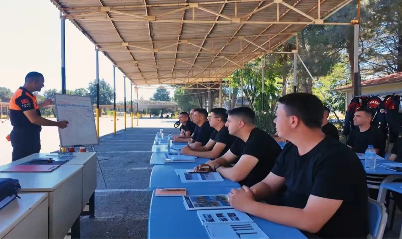 Bursa’da Jandarma personeline ileri motosiklet sürüş eğitimi tamamlandı
