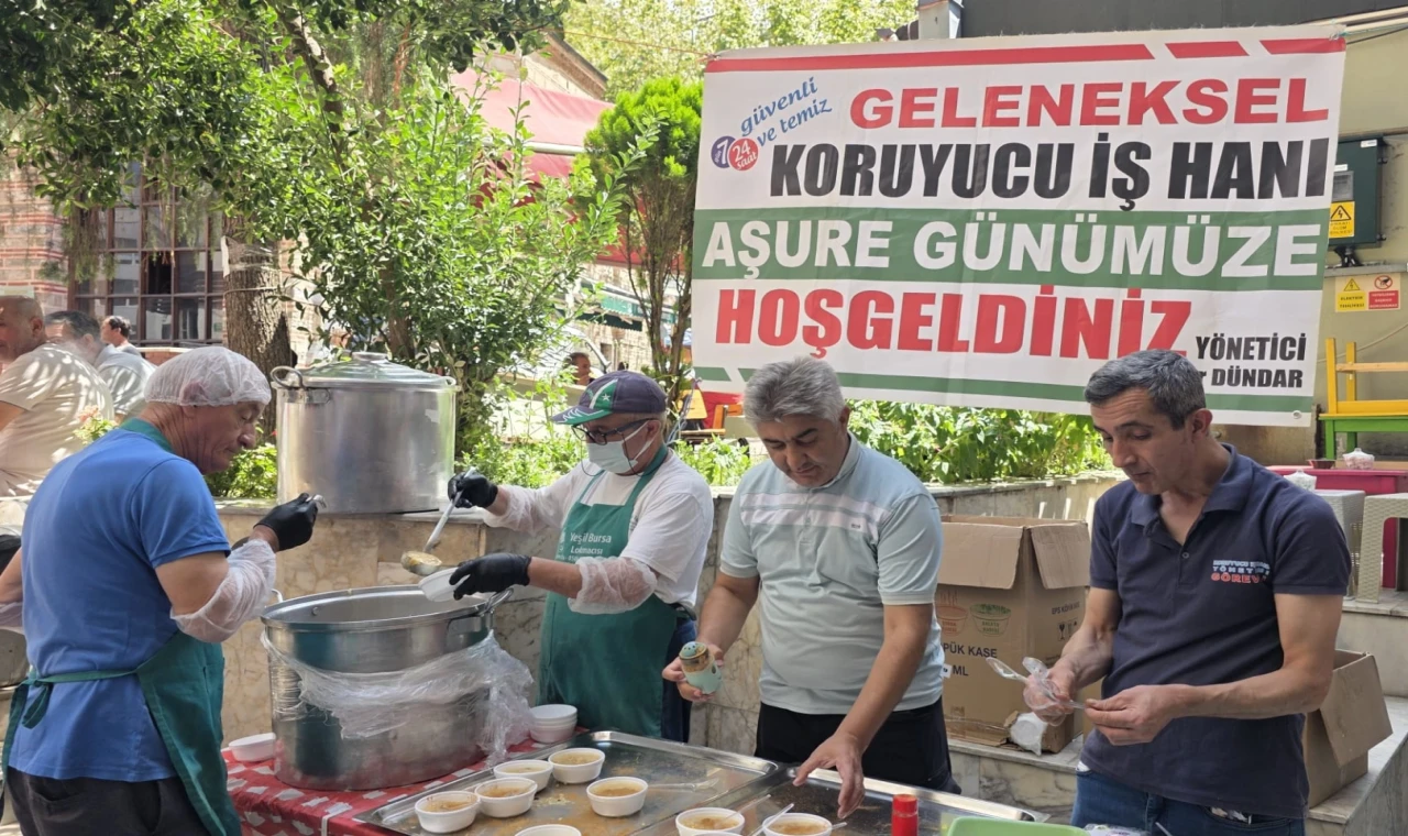 Bursa’da tarihi Koruyucu İşhanı’nda dev aşure buluşması