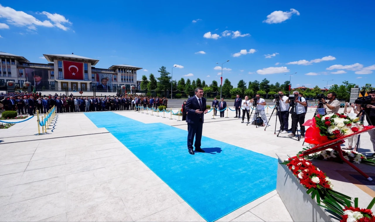 Cevdet Yılmaz’dan 15 Temmuz Demokrasi ve Milli Birlik Anıtı’na ziyaret