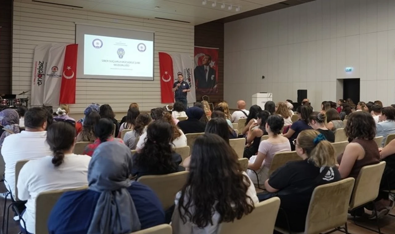 Denizli’de bağımlılık ve siber suçlarla mücadele ele alındı