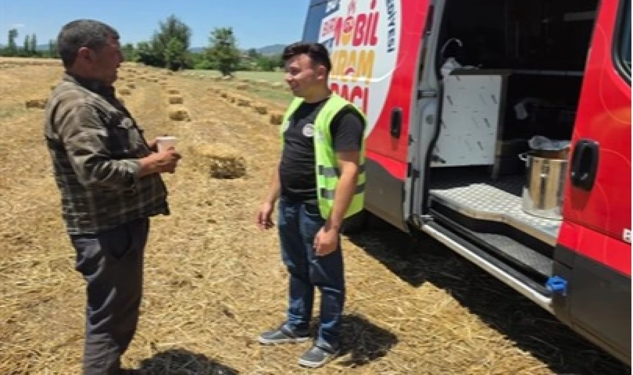Denizli’de tarlalara soğuk su ve limonata desteği