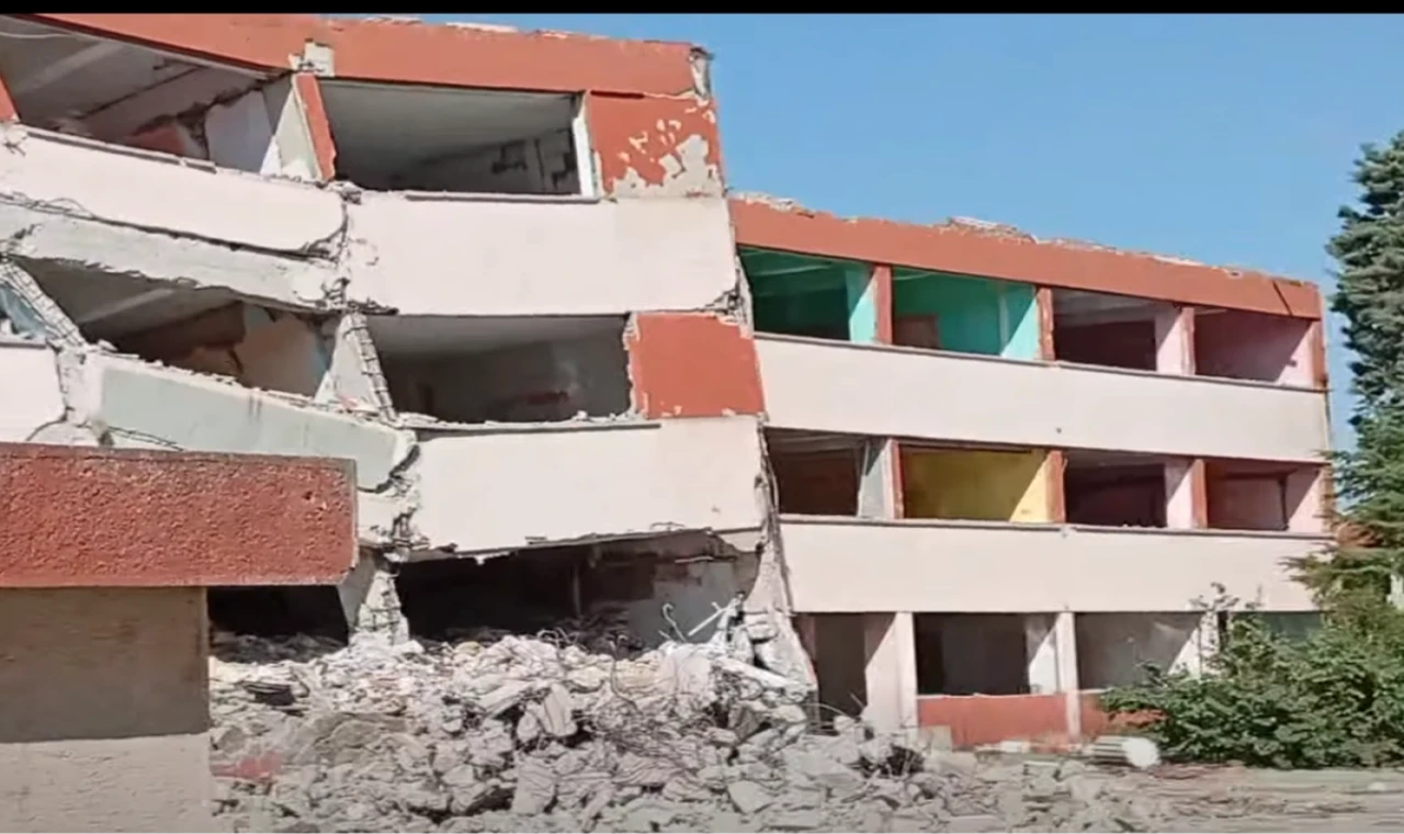 Edirne Keşan’da yıkım tamamlandı... Gözler yeni okulun yapımında