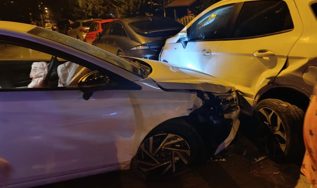 Erikli Sahili’nde 4 araca çarpan otomobil kazaya neden oldu