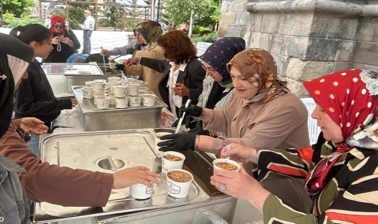 Erzurum Kent Konseyi’nden aşure ikramı