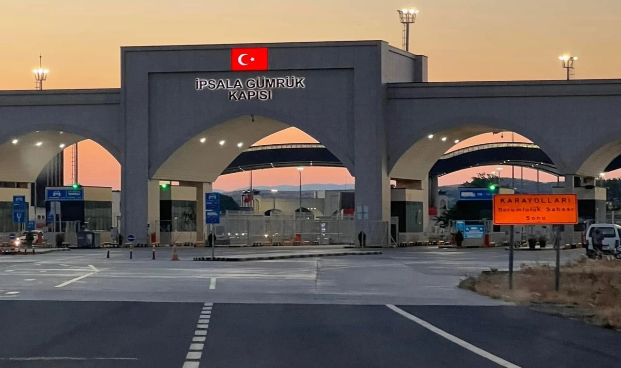 İpsala Gümrük Kapısı’nda 20 gümrük memuruna operasyon