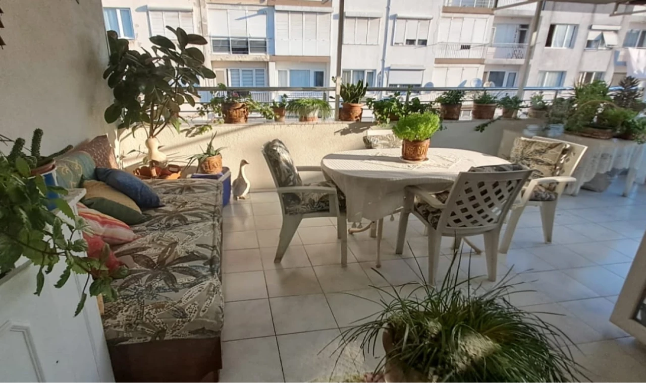 İzmir Karabağlar’ı güzelleştiren balkonlar ödüllendirildi