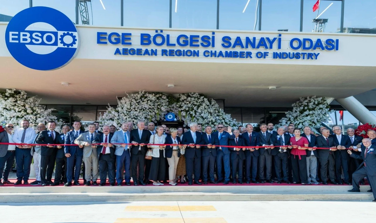 İzmir’de EBSO’nun yeni hizmet binası açıldı