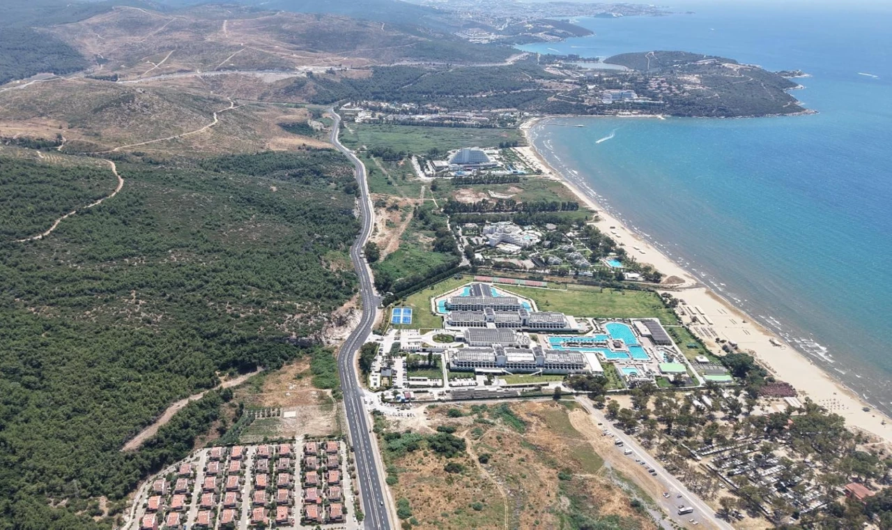 İzmir’de Pamucak yolu baştan sona yenilendi