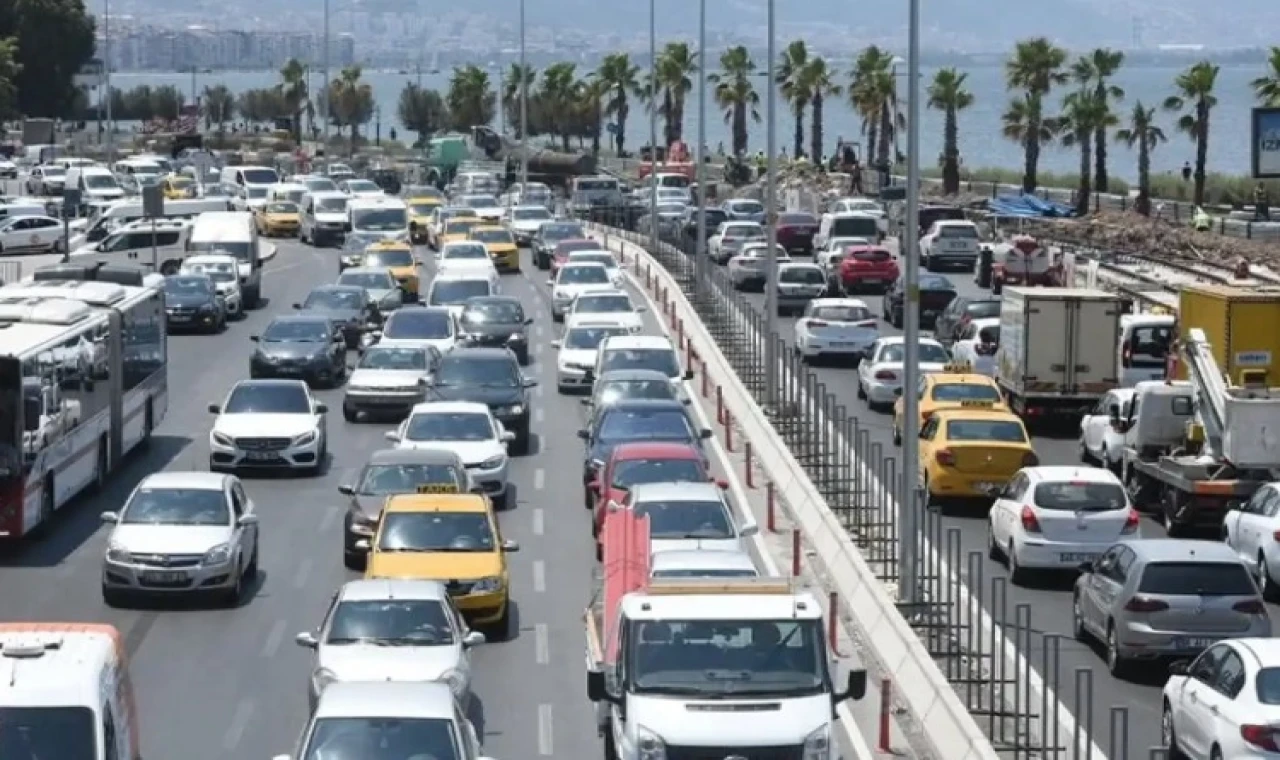 İzmir’de trafik artıyor
