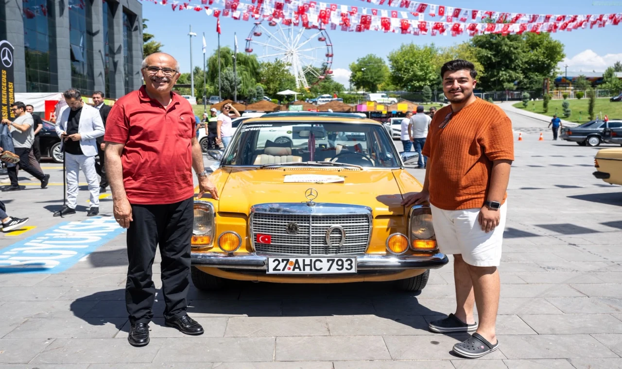 Kayısı Festivali’nde klasik Mercedes buluşması
