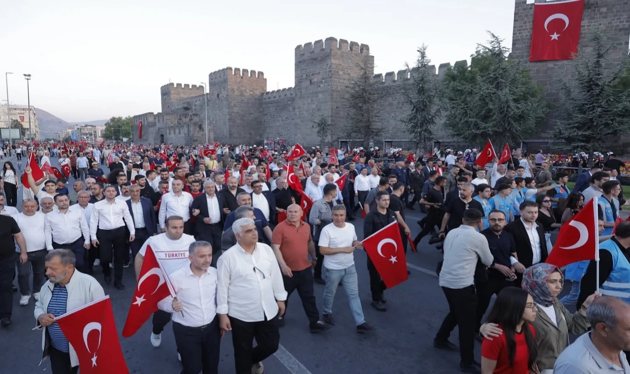 Kayseri Büyükşehir’den 15 Temmuz mesaisi