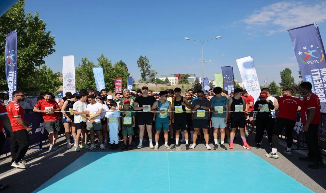 Kayseri Büyükşehir’den Demokrasi Koşusu