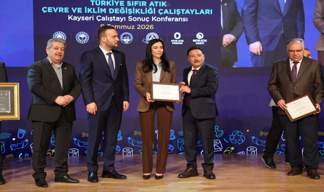 Kayseri Büyükşehir’e ’sıfır atık’ plaketi