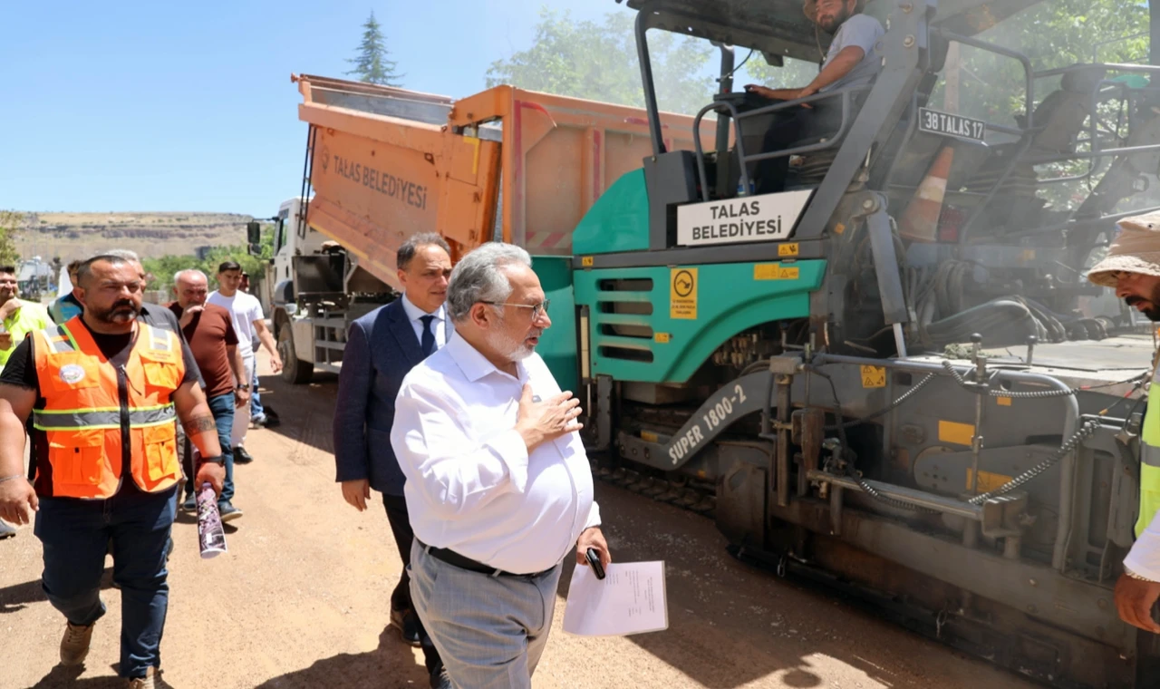 Kayseri Talas’ta asfalt yılı hız kesmiyor