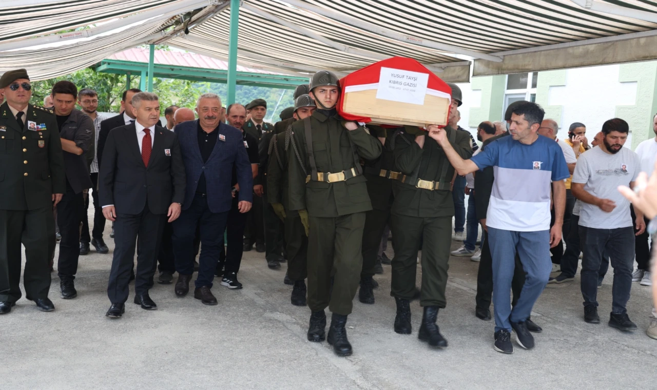 Kıbrıs Gazisi Yusuf Tayşi Artvin’de toprağa verildi