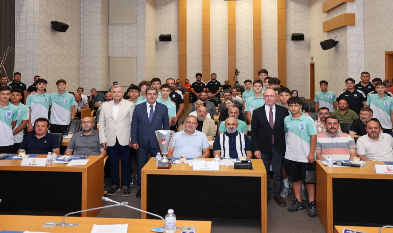 Konya’da Başkan Pekyatırmacı’dan şampiyon sporculara tebrik