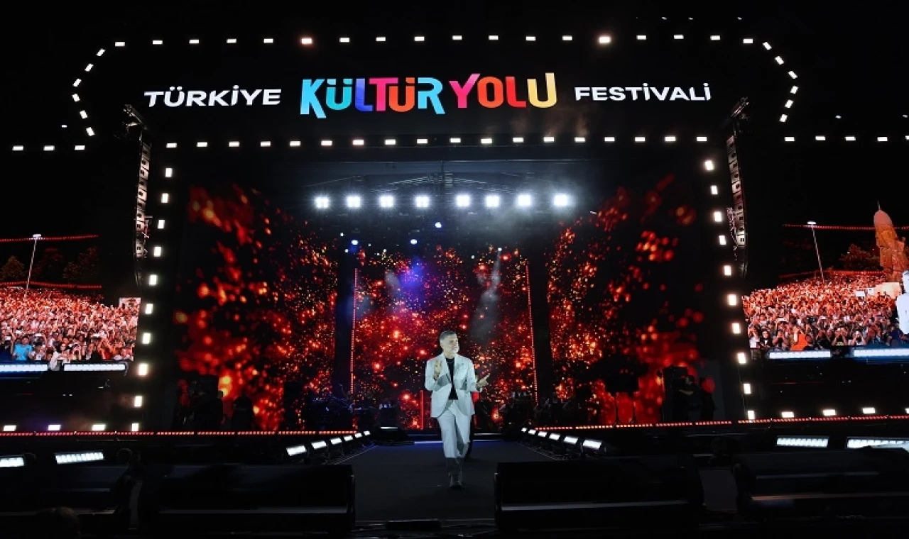 Konya’da Özcan Deniz rüzgarı esti