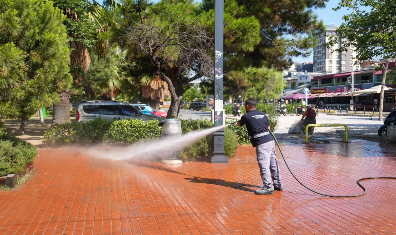 Maltepe’de toplu temizlik çalışmaları sürüyor