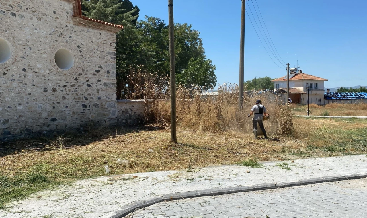 Manisa’da Karacaahmet Türbesi’nde Büyükşehir’den hummalı temizlik