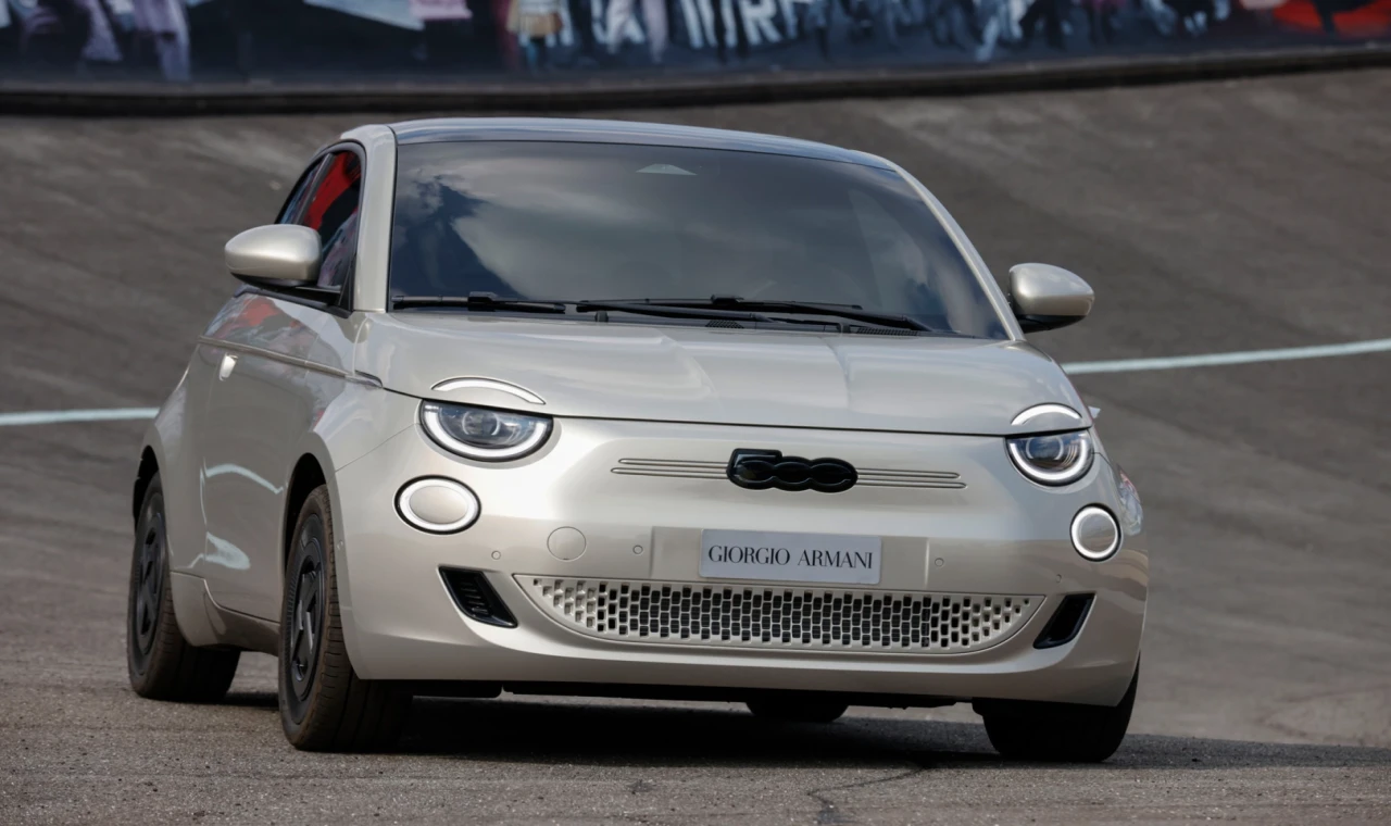 Sınırlı sayıda Fiat 500e Giorgio Armani Collector’s Edition yeniden Türkiye’de
