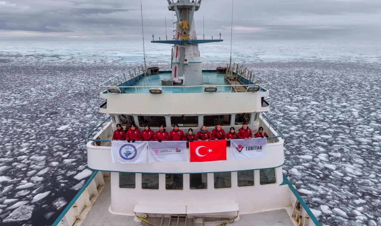 TÜBİTAK’ın 6. Arktik Bilim Seferi sürüyor... Kuzey Kutbu’nda iklim değişikliği araştırılıyor