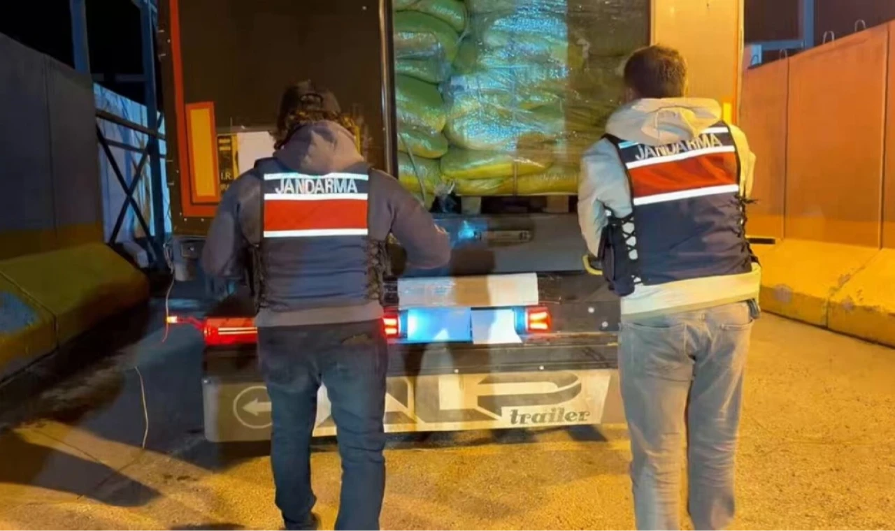 Van’da uyuşturucu operasyonu! 333 kilogram skunk ele geçirildi