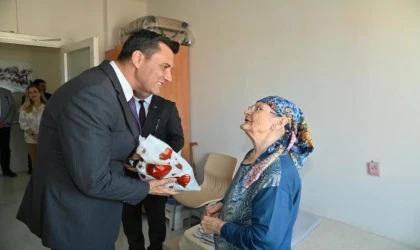 Huzurevi sakinlerinden Başkan Zeyrek’e teşekkür