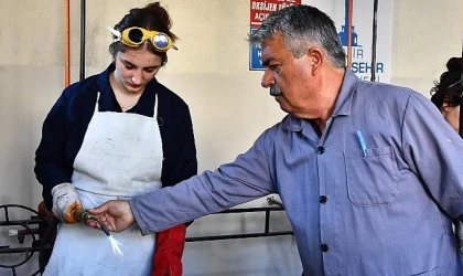 Meslek Fabrikası, kadın oksijen kaynakçıları yetiştiriyor Kadın kaynakçılar iş başında