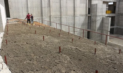 Serik Kongre ve Kültür Merkezi inşaatında sahne ve üst balkon imalatları tamamlandı