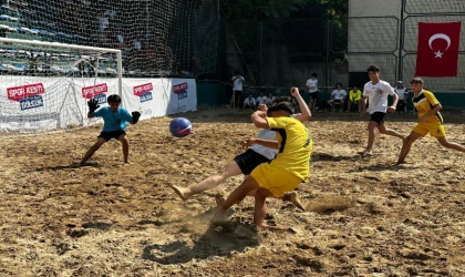 Kocaeli Gölcük’te ’kum futbolu’ heyecanı