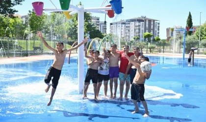 Manisa’da çocuklara serinleten eğlence