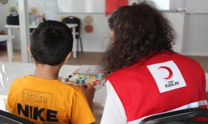 Türk Kızılay’dan afet bölgesinde 532 çocuğa yetim desteği