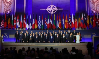 Cumhurbaşkanı Erdoğan’dan NATO zirvesinde aile fotoğrafı