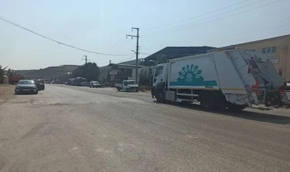 Geçit Mahallesi’ndeki bu kasis trafiği tehlikeye sokuyor