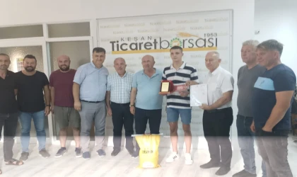 Sezonun ilk ayçiçeği ürünü 20.20 TL’ye satın alındı