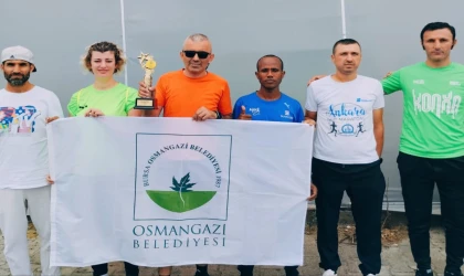 Bursa Osmangazili şampiyon atletlerden Başkan Aydın’a ziyaret 