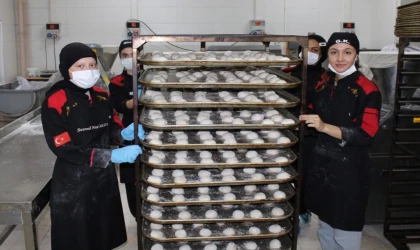 Aksaray’da liseli öğrenciler ekmek üretiyor