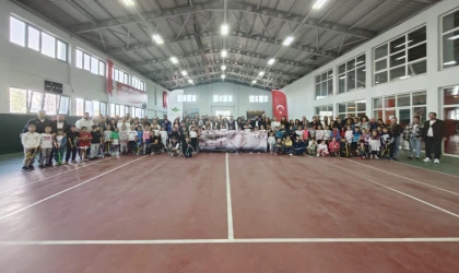 Geleceğin şampiyon raketleri korta çıktı