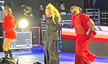 Hadise, Bursa’da izleyenleri büyüledi